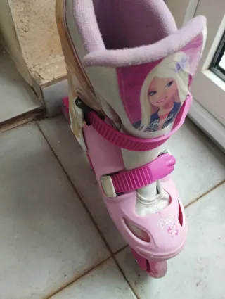 Patines Barbie rosas con flores