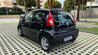 Peugeot 107 1.0i Urban de 2009 con 90.000km