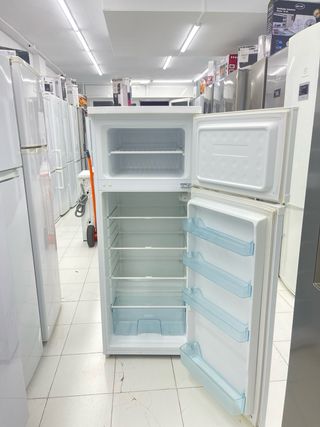 Nevera blanca Daewoo altura1.43 con garantía