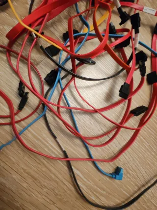 Lote de 19 Cables SATA Rojos, Azules y Amarillos