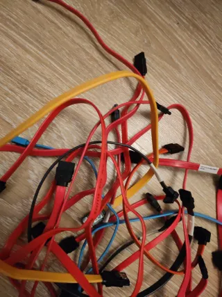 Lote de 19 Cables SATA Rojos, Azules y Amarillos