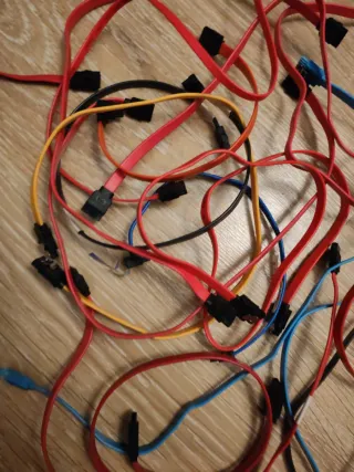 Lote de 19 Cables SATA Rojos, Azules y Amarillos