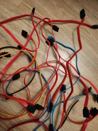 Lote de 19 Cables SATA Rojos, Azules y Amarillos