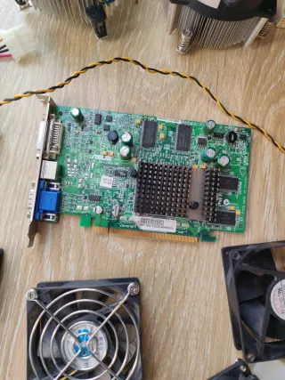 Lote Cables SATA disipadores ventiladores gráfica