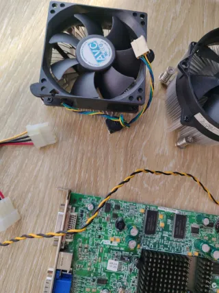 Lote Cables SATA disipadores ventiladores gráfica