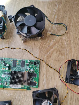 Lote Cables SATA disipadores ventiladores gráfica