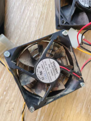 Lote Cables SATA disipadores ventiladores gráfica