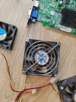 Lote Cables SATA disipadores ventiladores gráfica