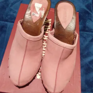 Zuecos Lumberjack tacón madera y tachuelas rosa