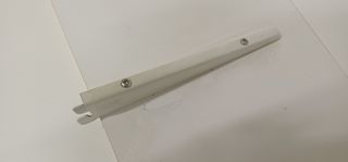 5 Estantes blancos de madera