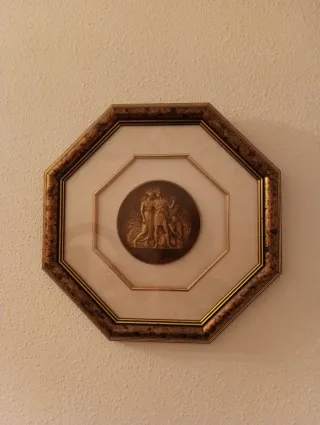 Medallón de bronce enmarcado De 36cm.