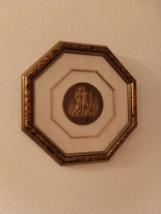 Medallón de bronce enmarcado De 36cm.