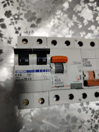 Pack Automáticos y Diferencial Legrand , Simon C32