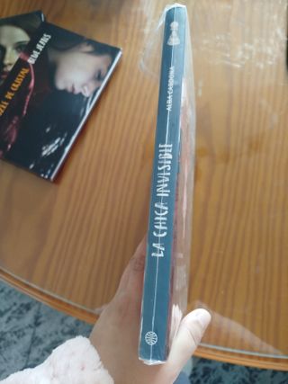 La chica invisible (novela gráfica): Basado en ...