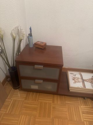 Comodino con cassettiera