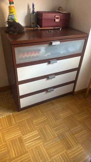 Comodino con cassettiera