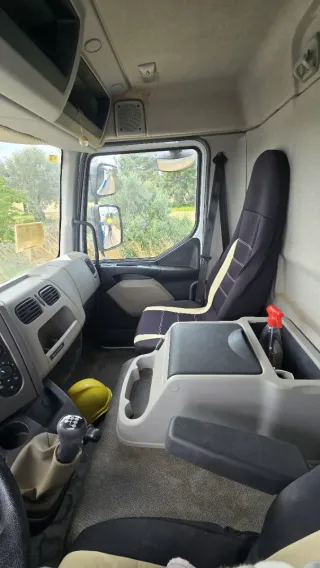 Renault Trucks Midlum  2009