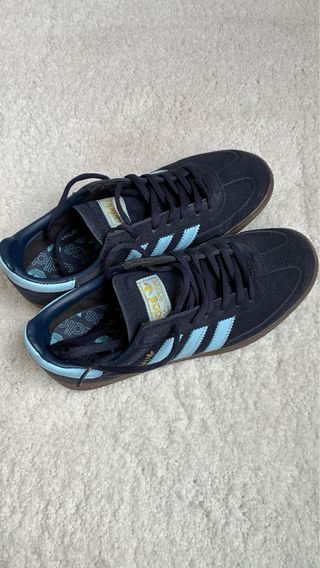 Zapatillas tipo Spezial Azul Marino y Dorado