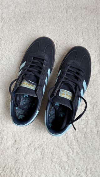 Zapatillas tipo Spezial Azul Marino y Dorado