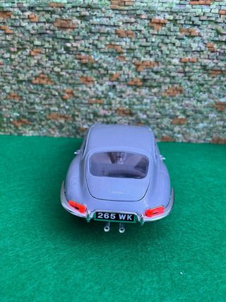 Jaguar E-Type (1961) - Bburago - escala 1:18