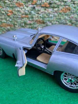 Jaguar E-Type (1961) - Bburago - escala 1:18