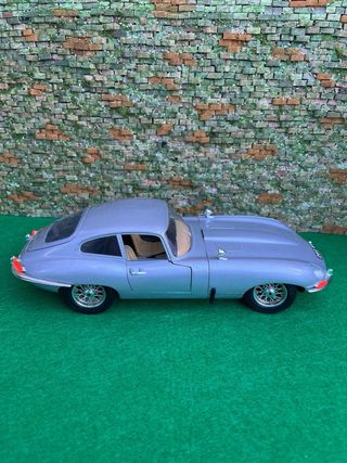 Jaguar E-Type (1961) - Bburago - escala 1:18