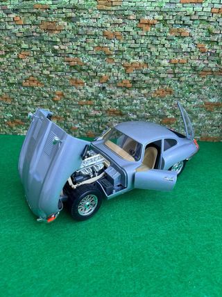 Jaguar E-Type (1961) - Bburago - escala 1:18