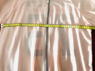 Chaqueta bomber rosa y negra