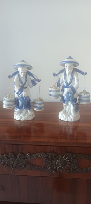 Candelabros de piedra y metal