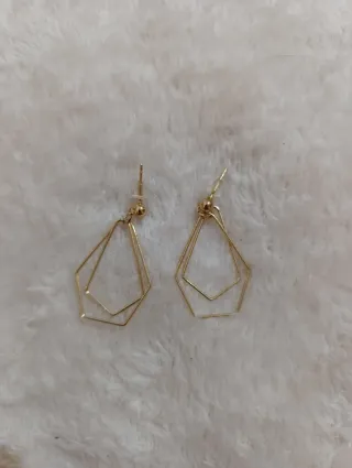 Pendientes dorados geométricos