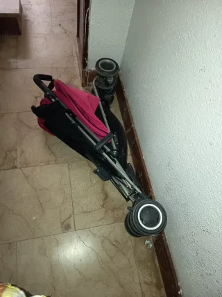 Silla de paseo Cybex rosa y negra