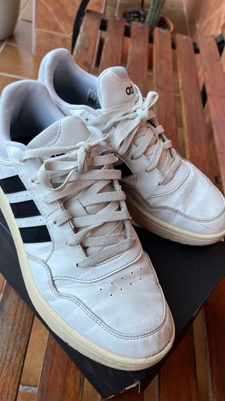 Zapatillas Adidas Blancas y Negras