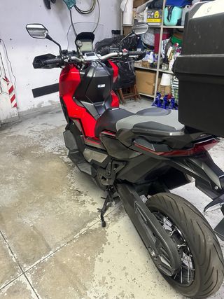 Honda X-adv Roja con 12500 kms.  Año 2020