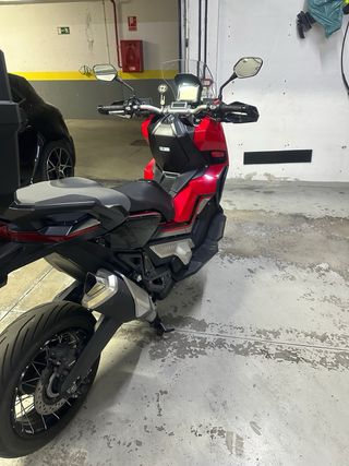 Honda X-adv Roja con 12500 kms.  Año 2020