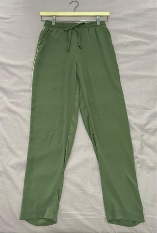 Pantalón verde suelto Talla XS