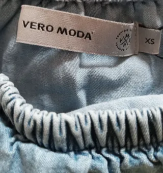 Blusa vaquera con volantes.Con etiqueta.