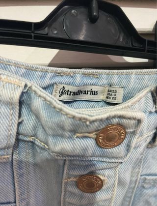 Falda vaquera corta Stradivarius botones azul 32