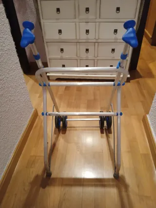 Andador para personas con movilidad reducida