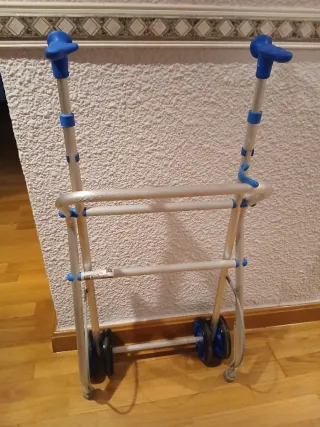 Andador para personas con movilidad reducida