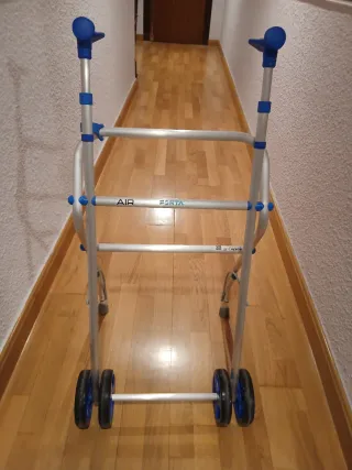Andador para personas con movilidad reducida