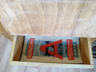 Máquina de coser Alfa antigua