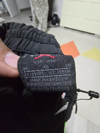 Pantalón Jordan Negro Talla 13-15 Años