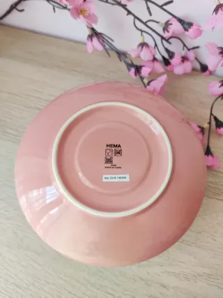 Taza y plato rosa dorado con conejillo de indias