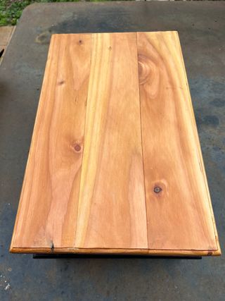 Tavolino in legno fatto a mano