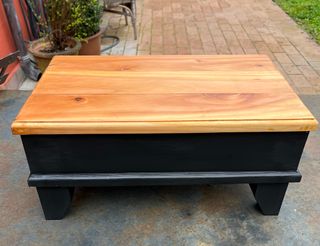 Tavolino in legno fatto a mano