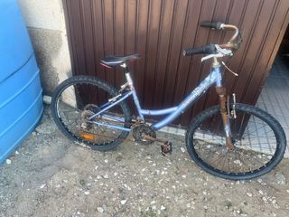 Bicicleta Diamondback celeste