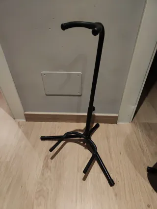 2 Supporti per chitarre