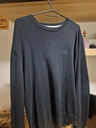 Jersey negro cuello redondo