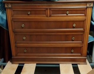 Cómoda de madera con 4 cajones