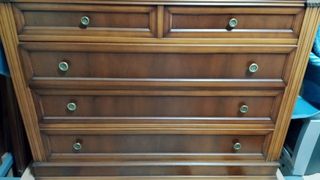 Cómoda de madera con 4 cajones